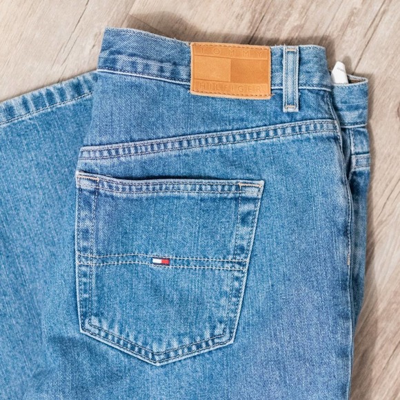 Tommy Hilfiger Denim - TOMMY HILFIGER Y2K Spell Out Logo Crop Mom Jeans